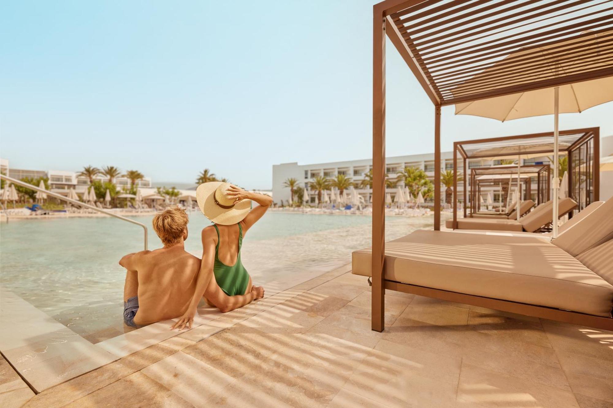 伊比沙皇宫帕拉迪恩大酒店 普拉亚登博萨 外观 照片 The beach at the Iberostar Grand Hotel at Playa del Inglés